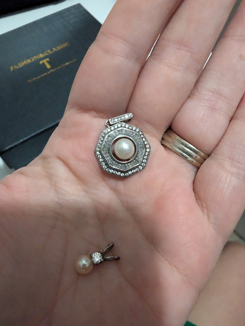 Vantel Pearl Pendants